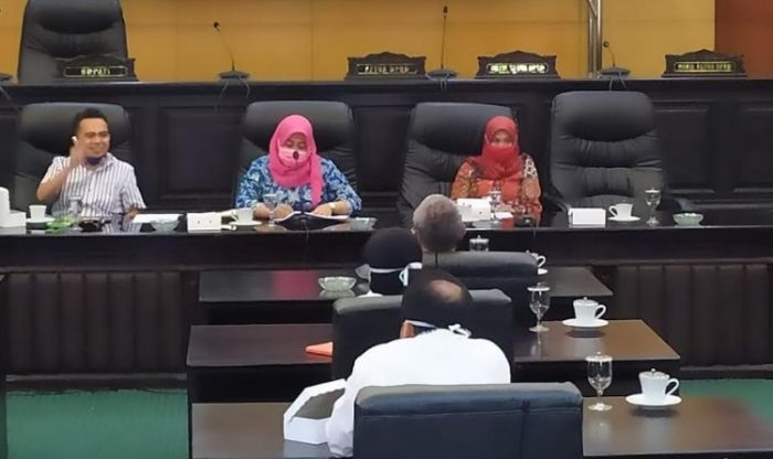Serapan Anggaran Covid-19 Minim, Komisi D DPRD Jombang Hearing dengan Dinkes Serapan Anggaran Covid-19 Minim, Komisi D DPRD Jombang Hearing dengan Dinkes