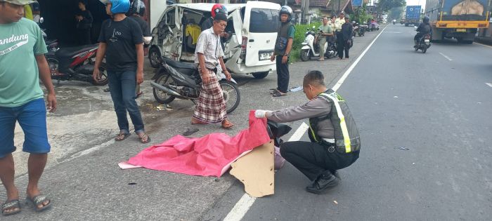 Gagal Manuver, Grand Max Tabrak Truk Parkir di Gempol Pasuruan, Satu Penumpang Tewas