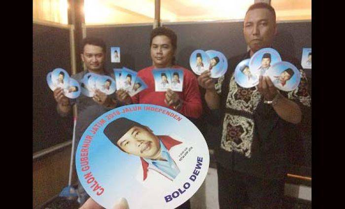 Kandidat Cagub Independen Sebar 5 Juta Stiker Bolo Dewe di Jatim Kandidat Cagub Independen Sebar 5 Juta Stiker Bolo Dewe di Jatim