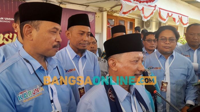 Daftar ke KPU di Hari Pertama, Petahana Karna-Khoirani Optimis Menang Pilbup Situbodo 2024 Daftar ke KPU di Hari Pertama, Petahana Karna-Khoirani Optimis Menang Pilbup Situbodo 2024