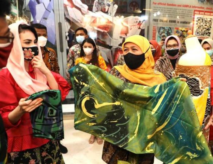 Buka Pameran Batik, Bordir & Aksesoris Fair ke-16, Khofifah: Ini Momentum Kebangkitan UMKM Jatim Buka Pameran Batik, Bordir & Aksesoris Fair ke-16, Khofifah: Ini Momentum Kebangkitan UMKM Jatim