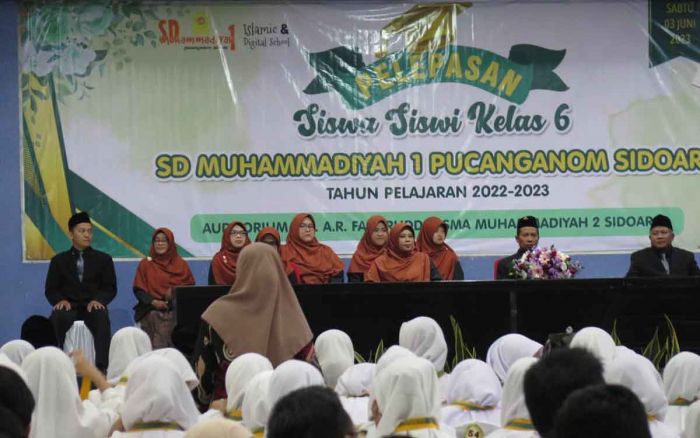 215 Murid SD Muhammadiyah 1 Sidoarjo Diwisuda 215 Murid SD Muhammadiyah 1 Sidoarjo Diwisuda