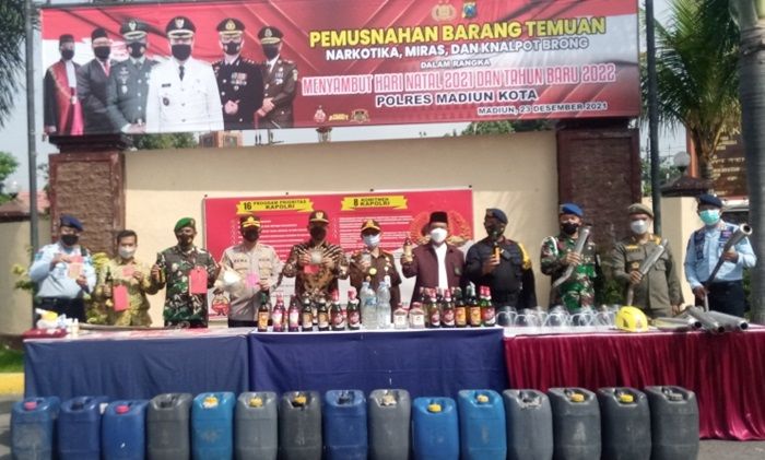 Jelang Nataru, Wali Kota Madiun Bersama Forkopimda Musnahkan Barang-Barang Sitaan