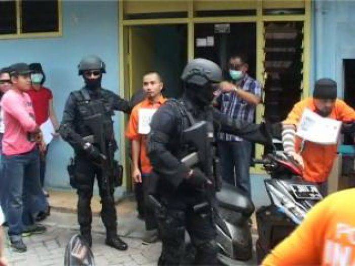 Rencana Teroris Ledakkan Tempat Dugem Direkonstruksi Rencana Teroris Ledakkan Tempat Dugem Direkonstruksi