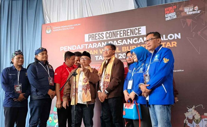 Gandeng Beky Crazy Rich, Eks Bupati Blitar: Kami Tidak Melawan Petahana Gandeng Beky Crazy Rich, Eks Bupati Blitar: Kami Tidak Melawan Petahana