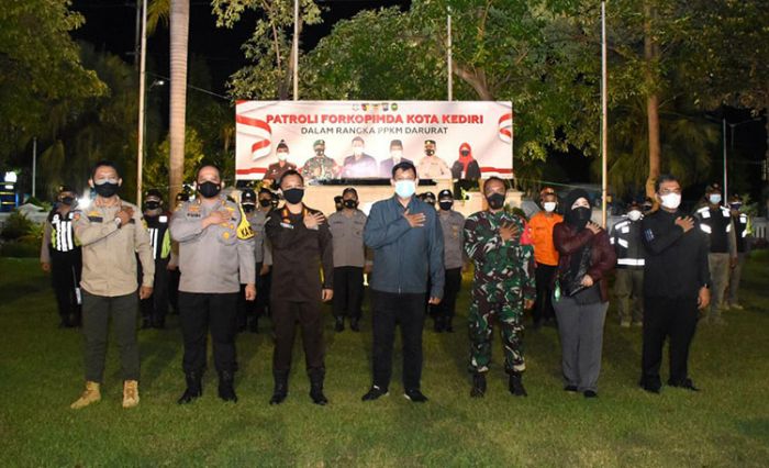 Pastikan PPKM Darurat Berjalan Efektif, Wali Kota Kediri Pimpin Apel Patroli Forkopimda Pastikan PPKM Darurat Berjalan Efektif, Wali Kota Kediri Pimpin Apel Patroli Forkopimda