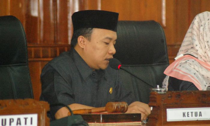 Wakil Ketua DPRD Minta DPUPR Tindaklanjuti Persoalan Proyek Peningkatan Jalan Munjungan Wakil Ketua DPRD Minta DPUPR Tindaklanjuti Persoalan Proyek Peningkatan Jalan Munjungan