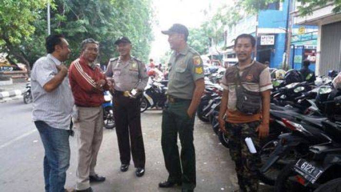 Babinsa dan Babinkamtibmas Semampir Gelar Komsos