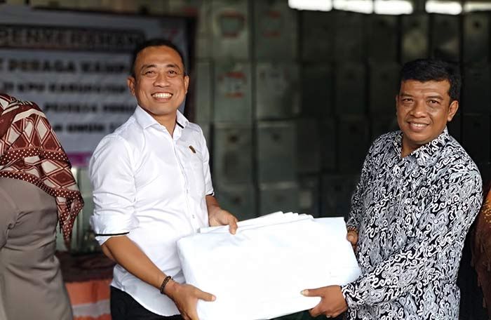 Ratusan APK Mulai Didistribusikan KPU Pacitan Ratusan APK Mulai Didistribusikan KPU Pacitan
