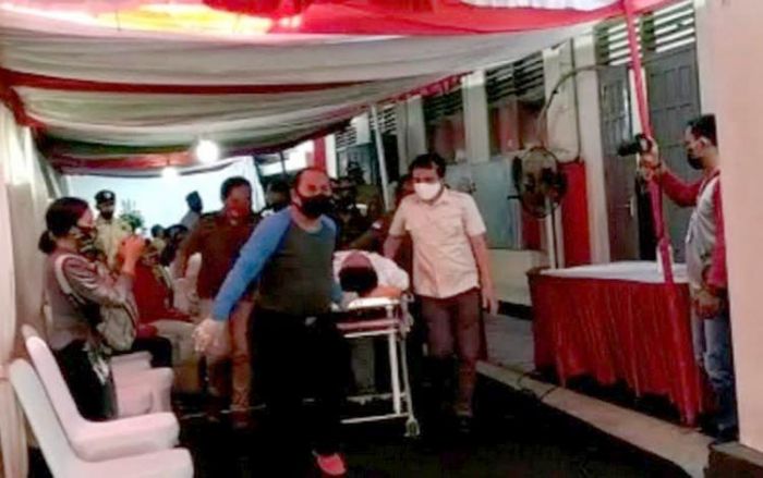 Tim Administrasi Anak Wali Kota Blitar Pingsan di KPU saat Pendaftaran Pilwali Blitar 2020 Tim Administrasi Anak Wali Kota Blitar Pingsan di KPU saat Pendaftaran Pilwali Blitar 2020