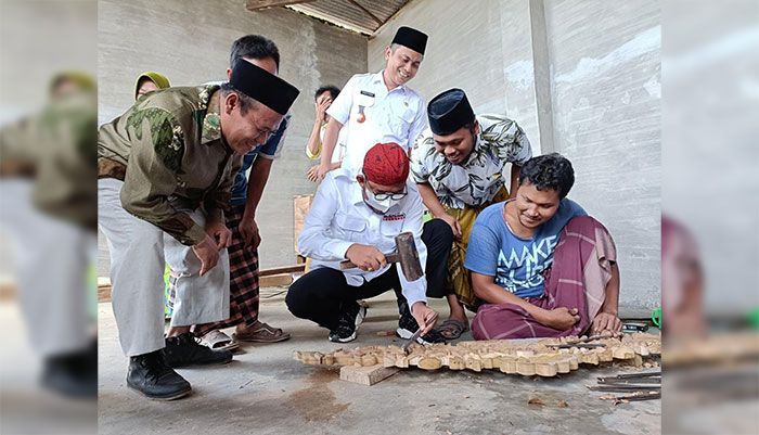 Bupati Sumenep Dorong Pemasaran Kerajinan Seni Ukir Kayu di E-Katalog Bupati Sumenep Dorong Pemasaran Kerajinan Seni Ukir Kayu di E-Katalog