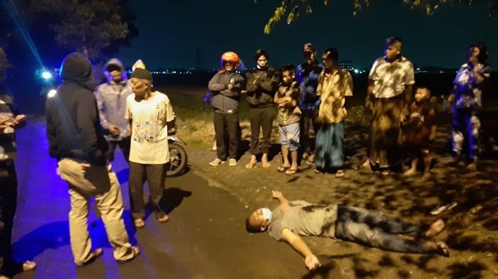 Modus Aksi Begal di Sidoarjo: Tuduh Tabrak Adik Pelaku, Korban Langsung Dihajar hingga Pingsan Modus Aksi Begal di Sidoarjo: Tuduh Tabrak Adik Pelaku, Korban Langsung Dihajar hingga Pingsan