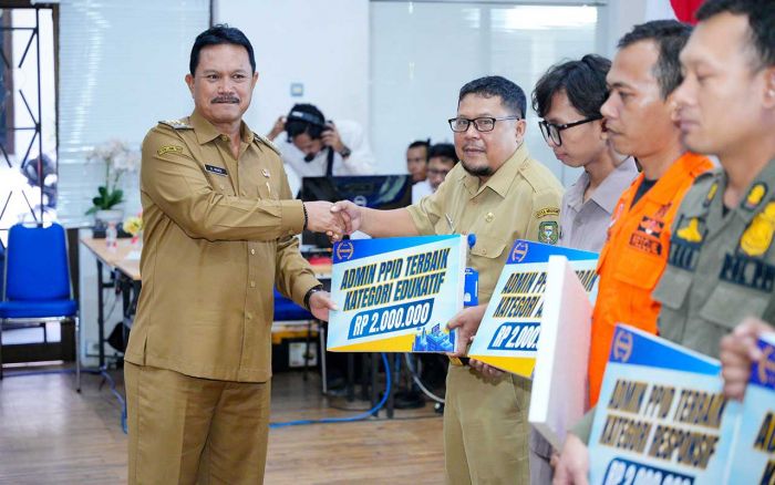 Sebagai Penyemangat Keterbukaan Infomasi, Wali Kota Maidi Serahkan PPID Award Kota Madiun Sebagai Penyemangat Keterbukaan Infomasi, Wali Kota Maidi Serahkan PPID Award Kota Madiun