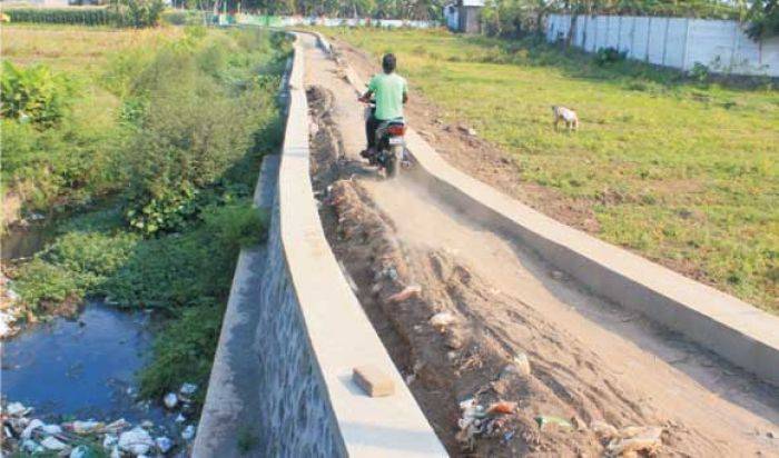 Gara-Gara Proyek Pavingisasi, Jalan Mangungunharjo di Probolinggo Jadi Sempit Gara-Gara Proyek Pavingisasi, Jalan Mangungunharjo di Probolinggo Jadi Sempit