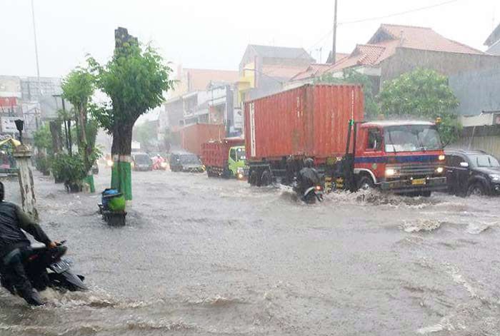 Diguyur Hujan Lebat, Bangil Tergenang Diguyur Hujan Lebat, Bangil Tergenang