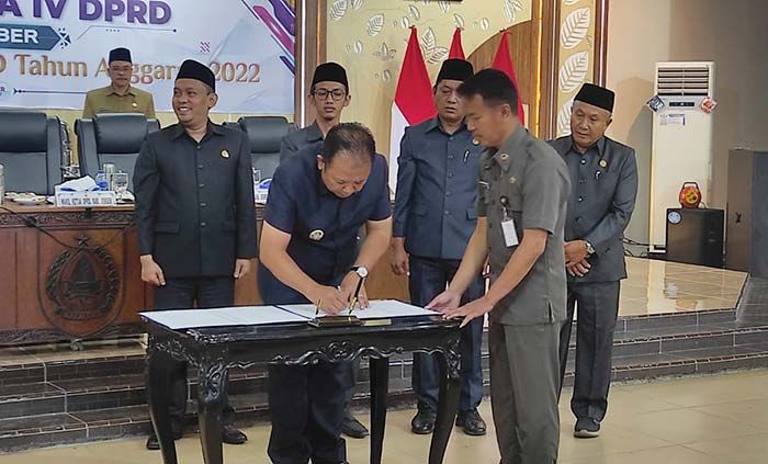 Tok! Beberapa Fraksi di DPRD Jember Setujui Perda P-APBD 2022 Tok! Beberapa Fraksi di DPRD Jember Setujui Perda P-APBD 2022