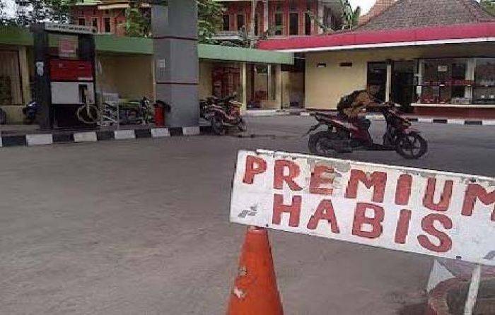 Jelang Turun, Premium di Mojokerto Malah Langka Jelang Turun, Premium di Mojokerto Malah Langka