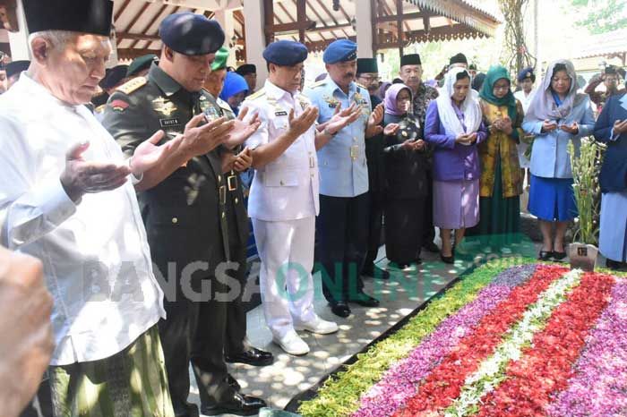 Soal Pemutaran Film G30S/PKI, Panglima TNI: Bangsa ini Punya Sejarah Kelam, Jangan Sampai Terulang Soal Pemutaran Film G30S/PKI, Panglima TNI: Bangsa ini Punya Sejarah Kelam, Jangan Sampai Terulang