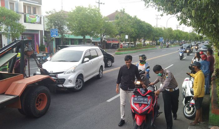 Diduga Kurang Hati-Hati Saat Hendak Putar Balik, Cewek Pengemudi Avanza ini Sebabkan Kecelakaan Diduga Kurang Hati-Hati Saat Hendak Putar Balik, Cewek Pengemudi Avanza ini Sebabkan Kecelakaan
