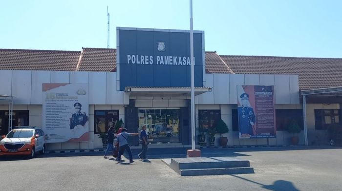 Penuhi Unsur Money Politic, Bawaslu Limpahkan Kasus Tim Paslon Kharisma ke Polres Pamekasan Penuhi Unsur Money Politic, Bawaslu Limpahkan Kasus Tim Paslon Kharisma ke Polres Pamekasan