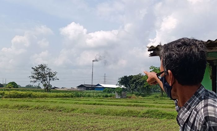 Bertahun-tahun Hirup Bau Busuk Menyengat, Warga Ngatup Kediri Minta Pabrik Pupuk Organik Ditutup