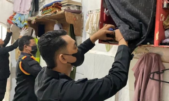 Cegah Gangguan Keamanan, Rutan Bangkalan Lakukan Penggeledahan Insidentil Blok Hunian