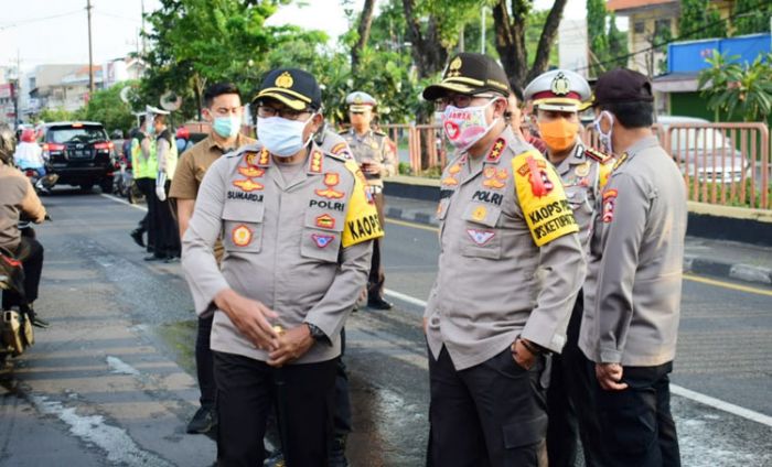 Kakorlantas Pantau Ops Ketupat Semeru dan Pos Check Point PSBB di Sidoarjo