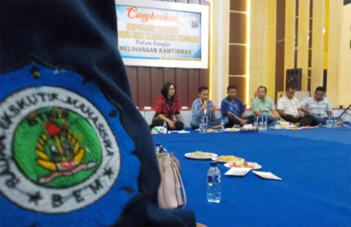 Kapolres Pacitan Rangkul Mahasiswa dengan Cangkrukan dan Dialog Santai