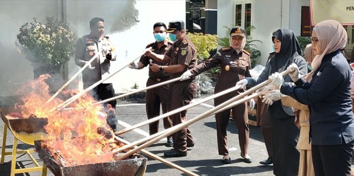 Kejaksaan Negeri Kota Kediri Musnahkan Barang Bukti Sabu 3,6 Kg Kejaksaan Negeri Kota Kediri Musnahkan Barang Bukti Sabu 3,6 Kg
