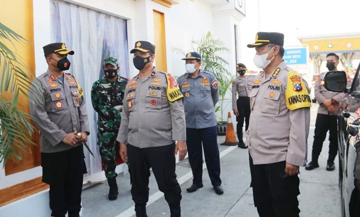 Penyekatan di Exit Tol Ngawi dan Mantingan Diperpanjang Hingga 24 Mei Penyekatan di Exit Tol Ngawi dan Mantingan Diperpanjang Hingga 24 Mei