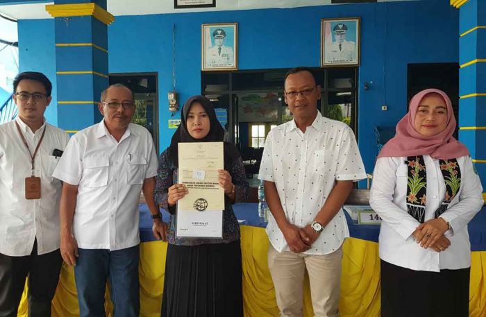 Kantah Kabupaten Pasuruan Serahkan 263 Sertifikat Tanah untuk UMKM di Desa Sumbersuko Kantah Kabupaten Pasuruan Serahkan 263 Sertifikat Tanah untuk UMKM di Desa Sumbersuko