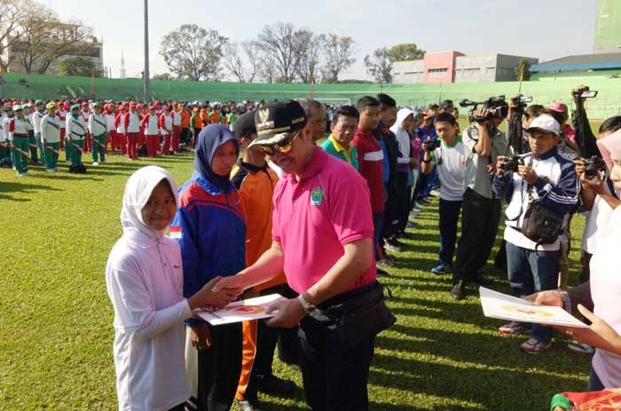 Olahraga Alat Pemersatu Bangsa Olahraga Alat Pemersatu Bangsa