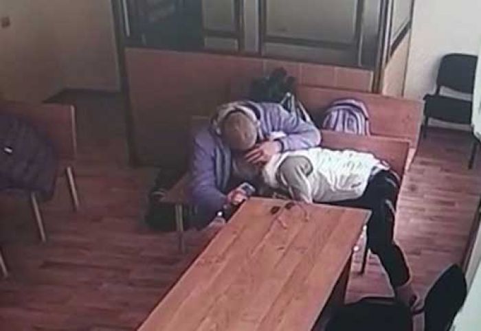 Nekat, Lakukan Oral Seks di Ruang Pengadilan Nekat, Lakukan Oral Seks di Ruang Pengadilan