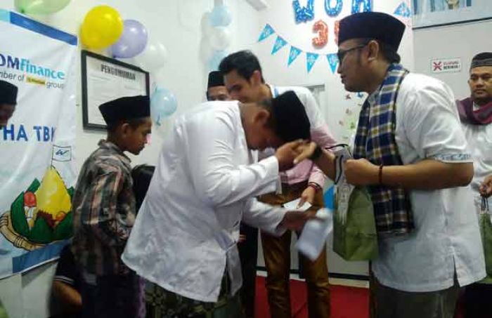 Peringati HUT ke-35, PT. WOM Santuni Anak Yatim 