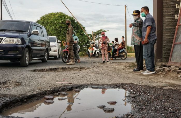 Respons Keluhan Warga, Pj. Bupati Sidoarjo Sidak Jalan Rusak