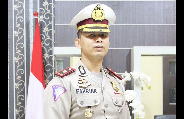 Larangan Merokok Sambil Naik Motor Belum Berlaku di Sidoarjo Larangan Merokok Sambil Naik Motor Belum Berlaku di Sidoarjo