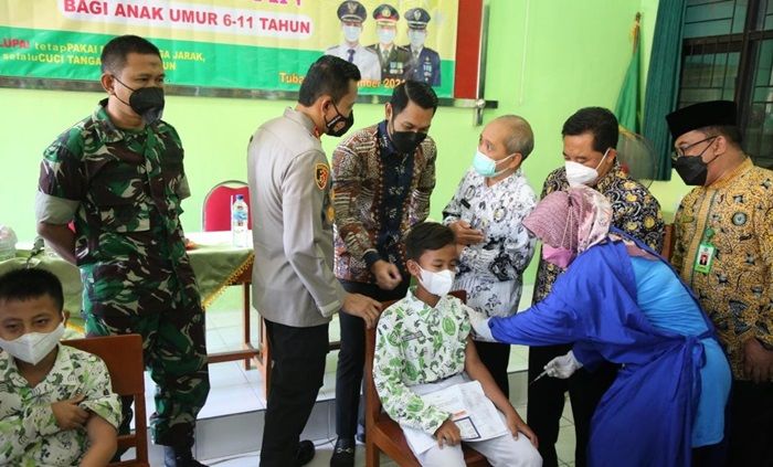 Pemkab Tuban Sediakan 101 Ribu Dosis Vaksin untuk Anak-Anak Pemkab Tuban Sediakan 101 Ribu Dosis Vaksin untuk Anak-Anak