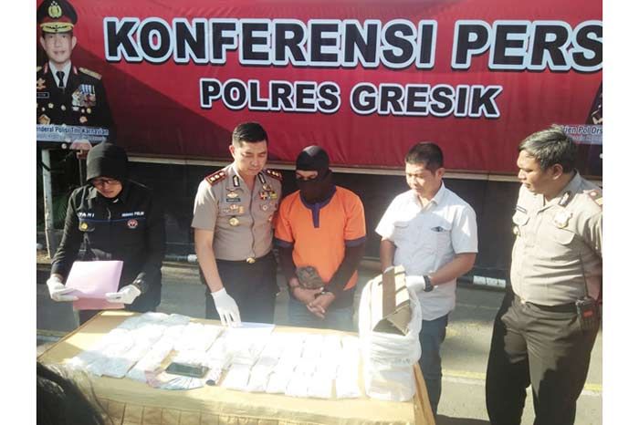 Polres Gresik Bekuk Dua Sejoli Pengedar Pil Koplo 50 Ribu Butir