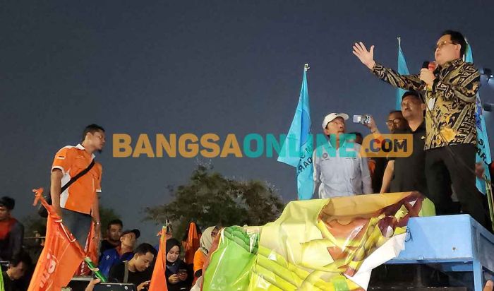 Wakili Gubernur Khofifah, Sekdaprov Jatim Temui Ribuan Buruh Bahas UMK 2024 Wakili Gubernur Khofifah, Sekdaprov Jatim Temui Ribuan Buruh Bahas UMK 2024