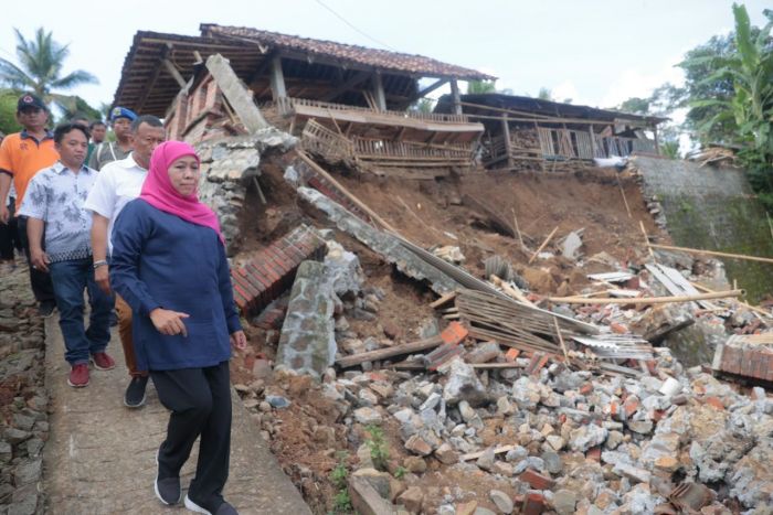 Turun ke Lokasi Bencana Tanah Gerak Ponorogo,  Gubernur Khofifah Siapkan Anggaran BTT