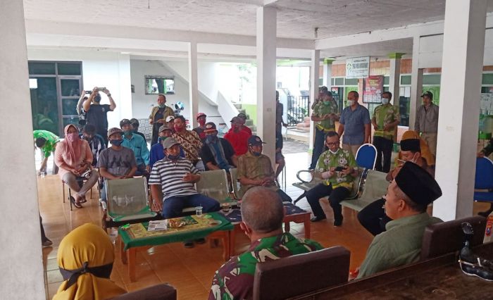 Dimintai Fotokopi KTP Diduga untuk Syarat Izin Wihara, Warga Sumberpandan Luruk Balai Desa Bulusari Dimintai Fotokopi KTP Diduga untuk Syarat Izin Wihara, Warga Sumberpandan Luruk Balai Desa Bulusari