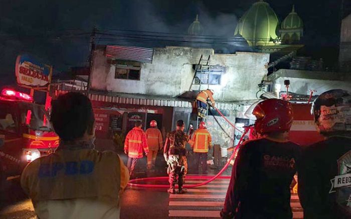 Diduga Akibat Korsleting Listrik, Rumah di Bumiaji Kota Batu Ludes Terbakar