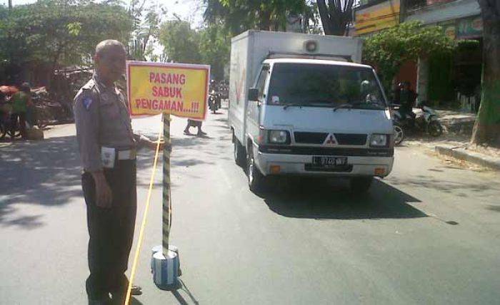 Antisipasi Kemacetan, Pasar Tumpah di Bojonegoro Mulai Dipasangi Rambu Lalu Lintas Antisipasi Kemacetan, Pasar Tumpah di Bojonegoro Mulai Dipasangi Rambu Lalu Lintas
