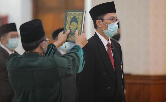 RUPSLB Bank Jatim Tetapkan Busrul Iman sebagai Dirut RUPSLB Bank Jatim Tetapkan Busrul Iman sebagai Dirut