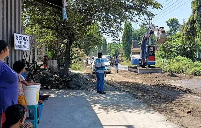 Jalan "Jeglongan Sewu" di Kediri Mulai Diperbaiki Jalan "Jeglongan Sewu" di Kediri Mulai Diperbaiki