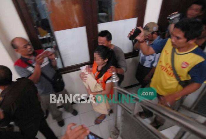 Segera Asuh Bayinya, Terdakwa Pengguna Narkoba Anak di bawah Umur di Jombang Divonis 5 Bulan Segera Asuh Bayinya, Terdakwa Pengguna Narkoba Anak di bawah Umur di Jombang Divonis 5 Bulan