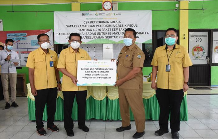 Petrokimia Gelontorkan Bantuan Rp1,1 Miliar untuk Masyarakat Sekitar Perusahaan Petrokimia Gelontorkan Bantuan Rp1,1 Miliar untuk Masyarakat Sekitar Perusahaan