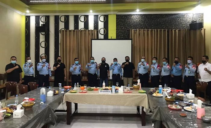 Jalin Sinergisitas, Kalapas Kelas IIA Pamekasan Gelar Audiensi dengan Ditreskoba Polda Jatim Jalin Sinergisitas, Kalapas Kelas IIA Pamekasan Gelar Audiensi dengan Ditreskoba Polda Jatim