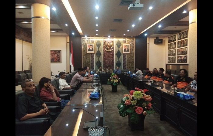 Amdal Umbulan Misterius, LSM Seratu Hearing dengan Komisi B DPRD Jatim Amdal Umbulan Misterius, LSM Seratu Hearing dengan Komisi B DPRD Jatim