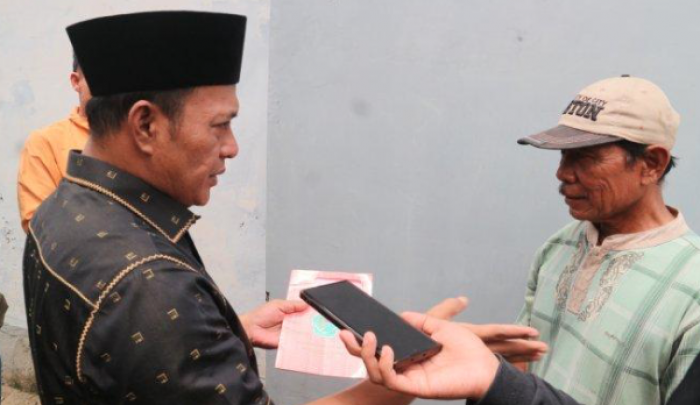 Wabup Pamekasan Terima Aduan Adanya Pungli Puluhan Juta Rupiah untuk Tempati Kios di Pasar Kolpajung Wabup Pamekasan Terima Aduan Adanya Pungli Puluhan Juta Rupiah untuk Tempati Kios di Pasar Kolpajung
